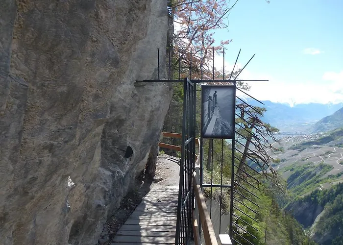 Valais - By La Sittelle Couette-café Grimisuat