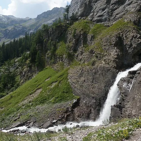 Valais - By La Sittelle לינה וארוחת בוקר Grimisuat