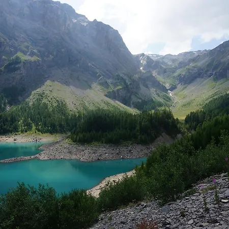 Valais - By La Sittelle לינה וארוחת בוקר Grimisuat