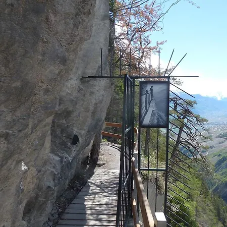 Valais - By La Sittelle לינה וארוחת בוקר Grimisuat