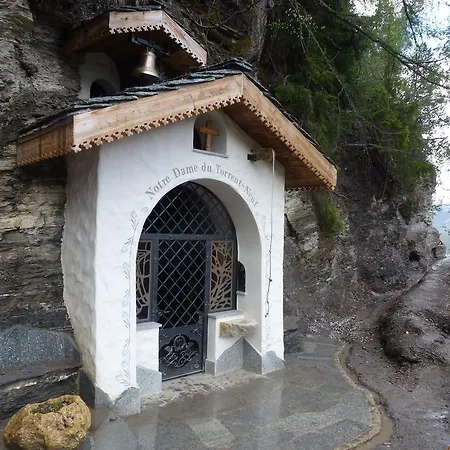 Valais - By La Sittelle לינה וארוחת בוקר Grimisuat